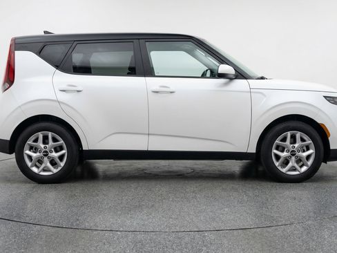 Used 2025 Kia Soul LX w/ LX Technology Package image 11