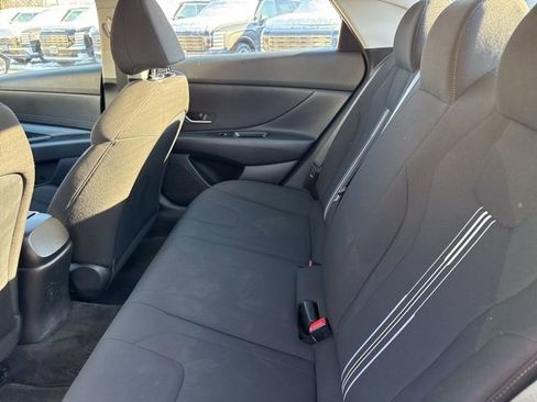 Used 2023 Hyundai Elantra SEL image 18