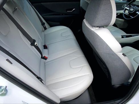 Used 2025 Hyundai Elantra Limited FWD image 19