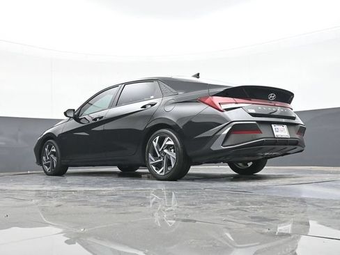 Used 2025 Hyundai Elantra SEL FWD image 44