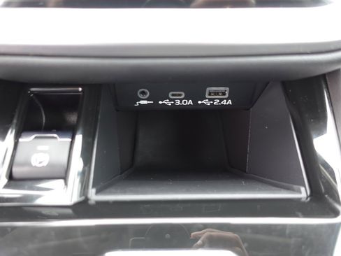 Certified 2025 Subaru Outback Limited image 22