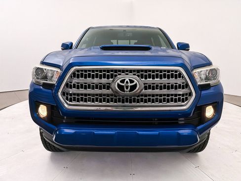 Used 2016 Toyota Tacoma TRD Sport AWD/4WD image 2
