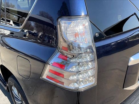 Used 2023 Lexus GX 460 Luxury w/ Accessory Package AWD/4WD image 28