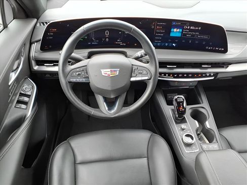 Used 2025 Cadillac XT4 Premium Luxury image 6