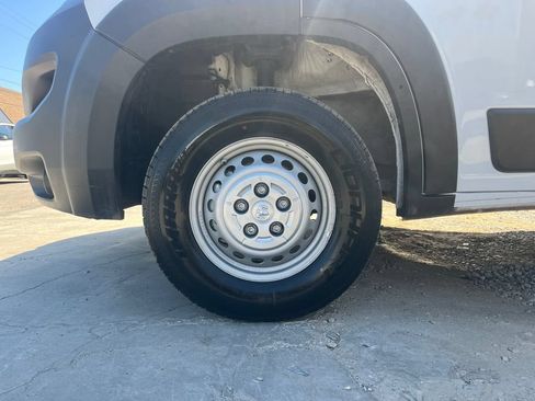 Used 2025 RAM ProMaster 2500 w/ Convenience Group FWD image 11