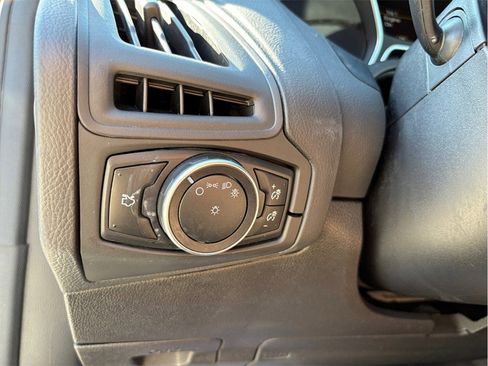 Used 2016 Ford Focus SE image 24