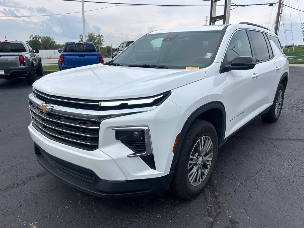 Used 2025 Chevrolet Traverse LT FWD image 9