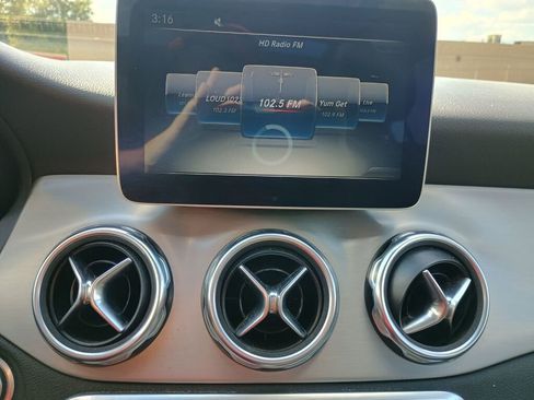 Used 2018 Mercedes-Benz GLA 250 4MATIC image 15