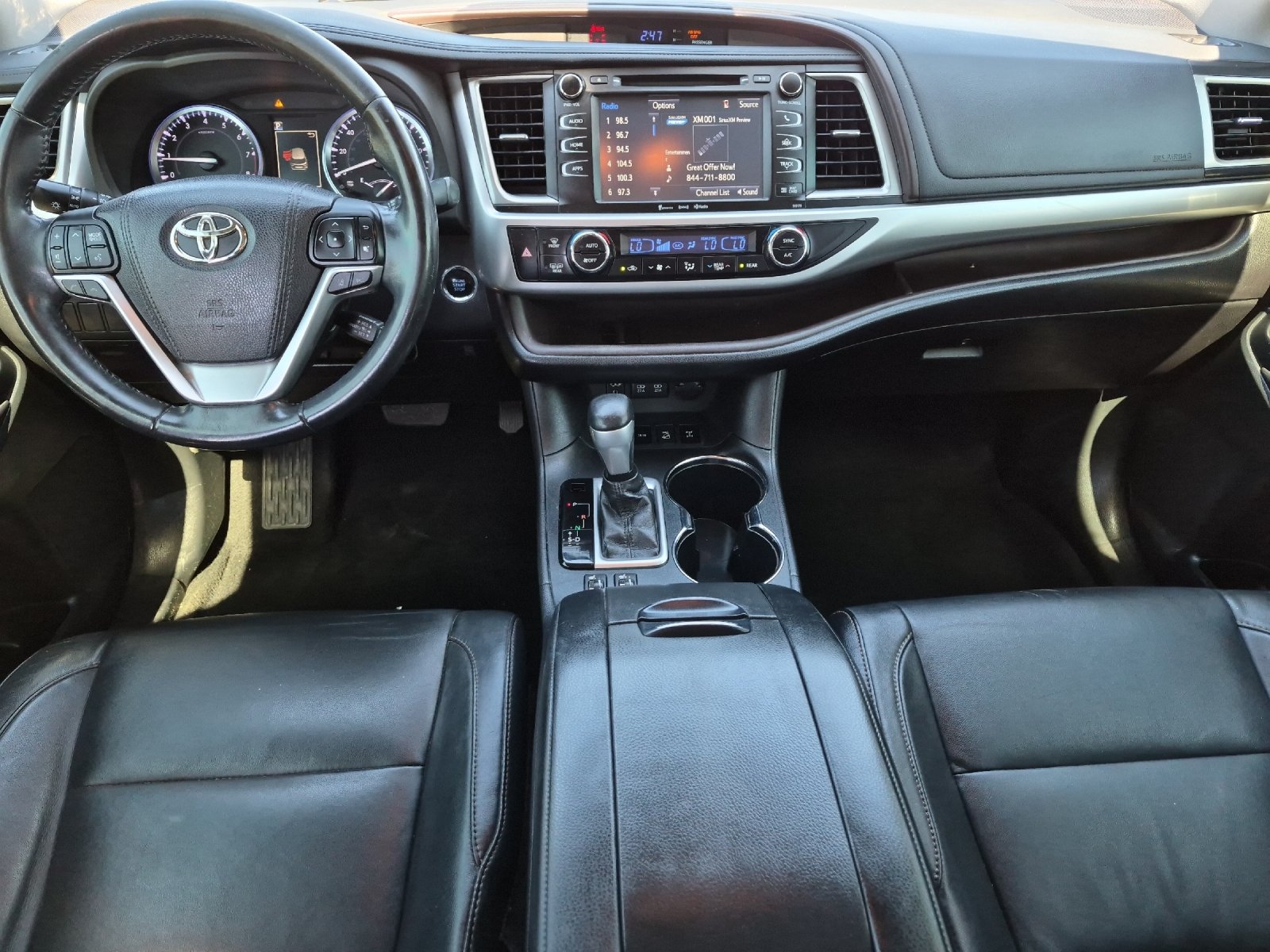 Used 2017 Toyota Highlander XLE AWD/4WD image 12