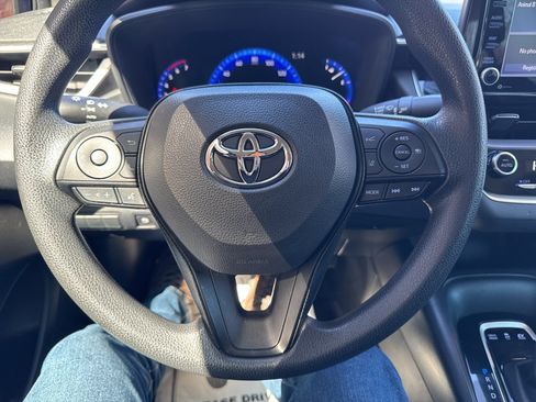 Used 2022 Toyota Corolla LE FWD image 25