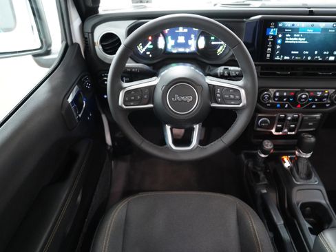 Used 2025 Jeep Wrangler Unlimited Sahara AWD/4WD image 12