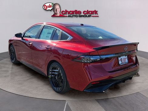 New 2026 Nissan Sentra SR w/ Floor Mat Package FWD image 4