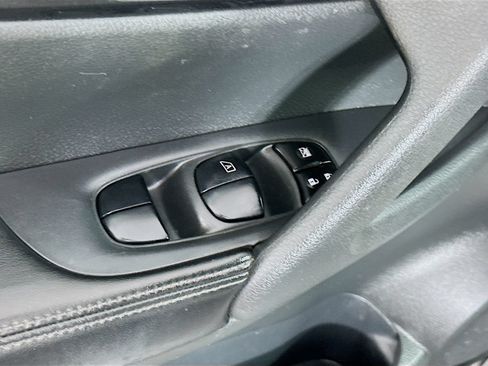 Used 2017 Nissan Rogue SV AWD/4WD image 17