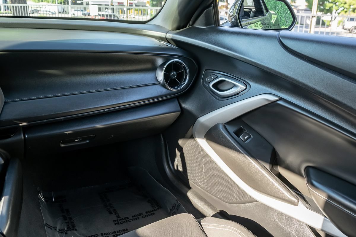 Used 2018 Chevrolet Camaro SS RWD image 21