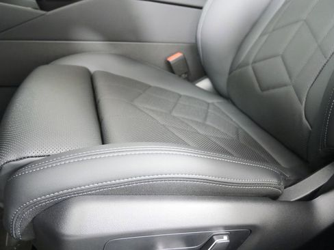 New 2026 BMW 550e xDrive AWD/4WD image 9