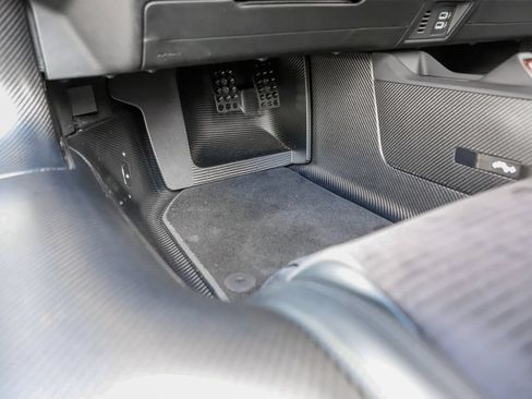Used 2017 Ford GT RWD image 98