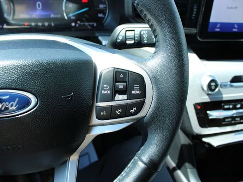 Used 2024 Ford Explorer XLT AWD/4WD image 36