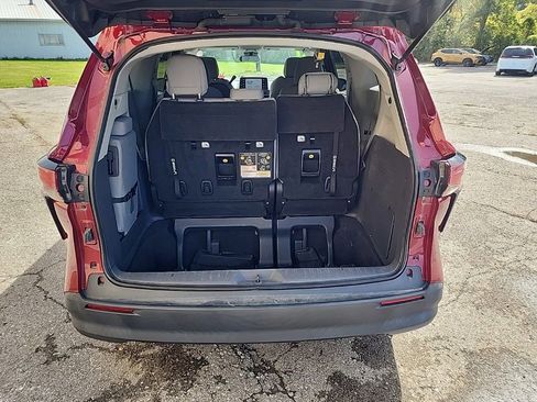 Used 2021 Toyota Sienna LE image 30