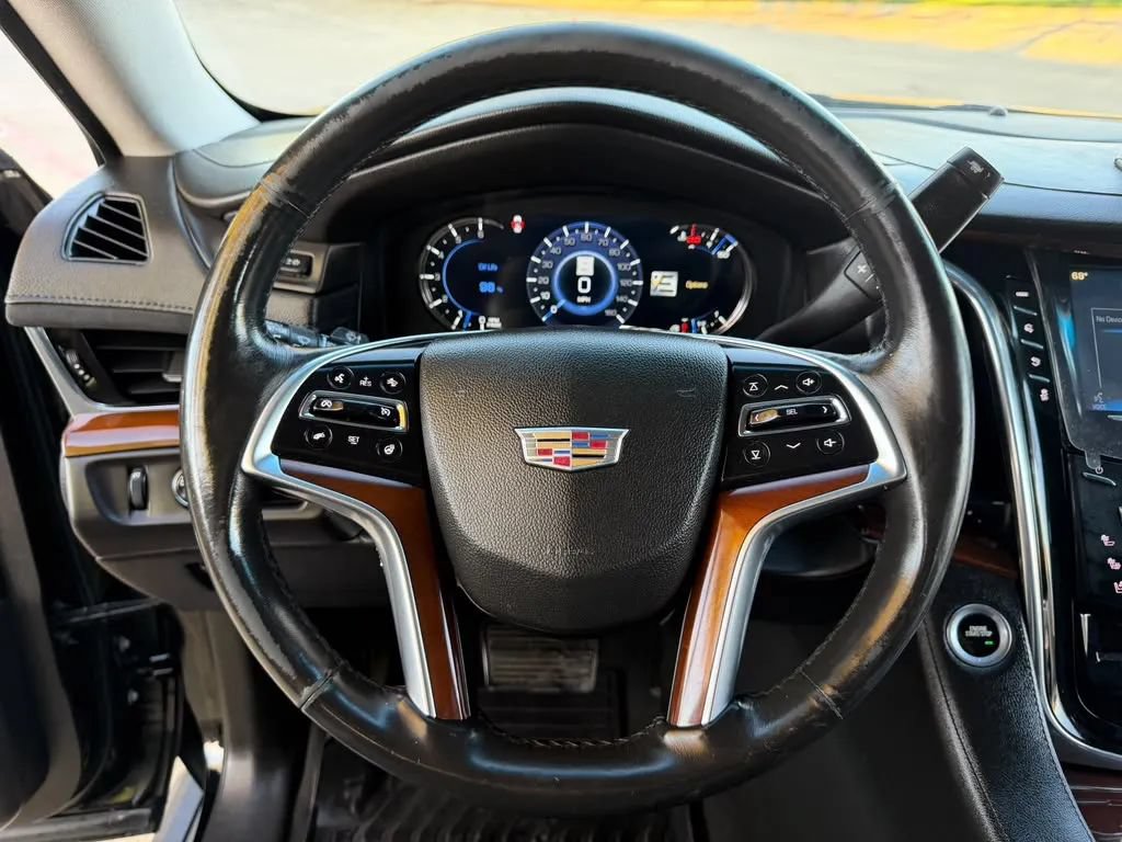 Used 2018 Cadillac Escalade Premium Luxury RWD image 20