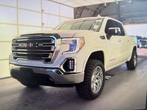 Used 2020 GMC Sierra 1500 SLT RWD image 2
