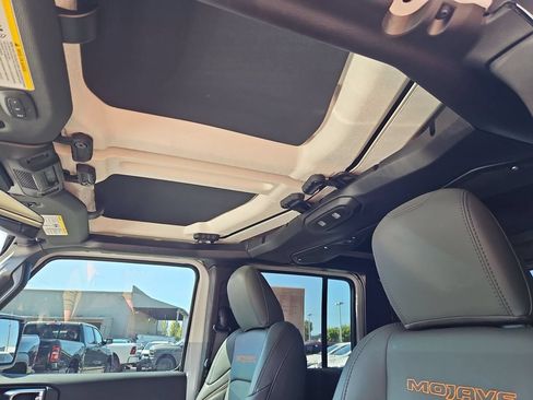 Certified 2026 Jeep Gladiator Mojave AWD/4WD image 28