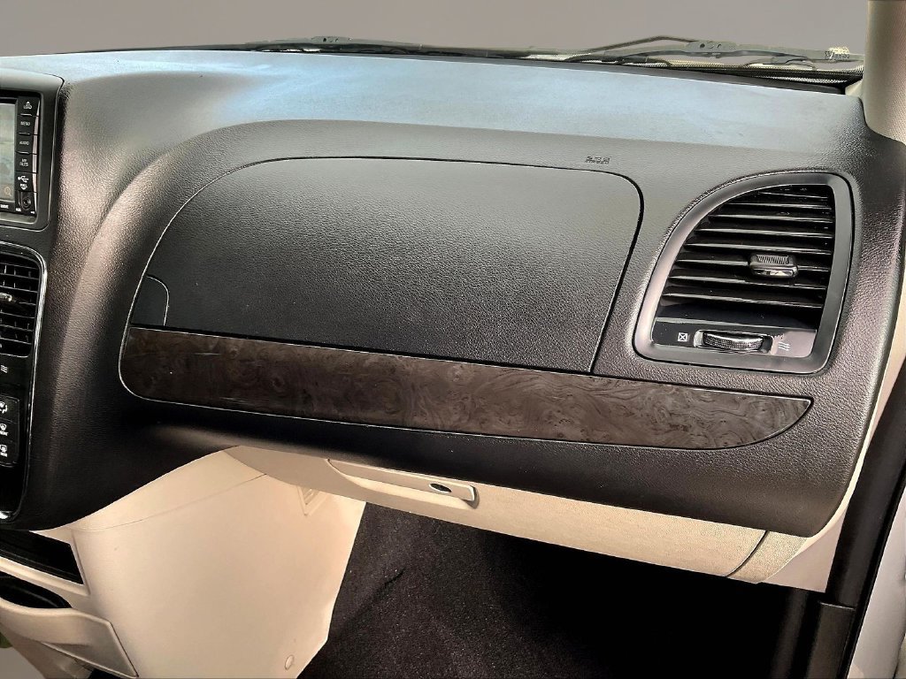 Used 2019 Dodge Grand Caravan SE w/ UConnect Hands-Free Group FWD image 26