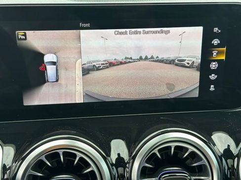 Used 2023 Mercedes-Benz GLB 35 AMG 4MATIC image 32