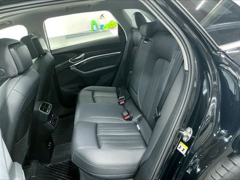 Certified 2024 Audi Q8 e-tron Premium Plus w/ Premium Plus Package AWD/4WD image 27