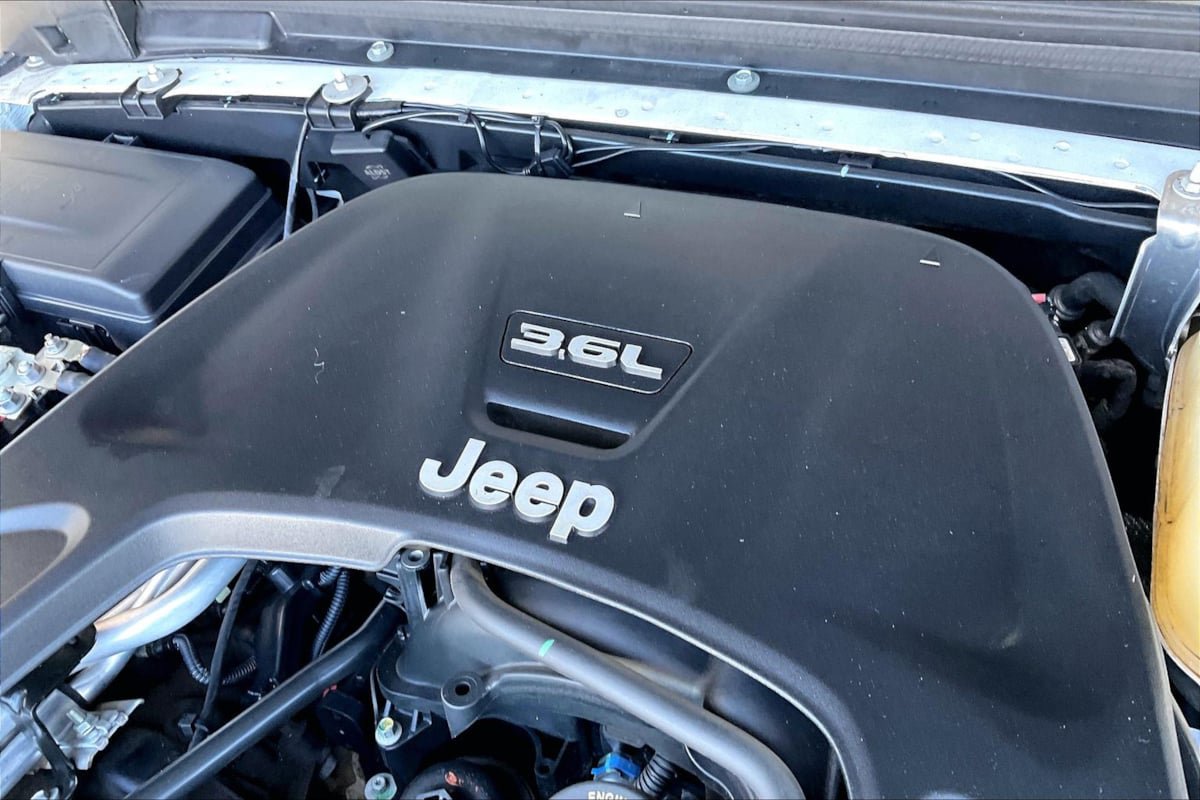 Used 2020 Jeep Gladiator Sport w/ Quick Order Package 24S AWD/4WD image 34
