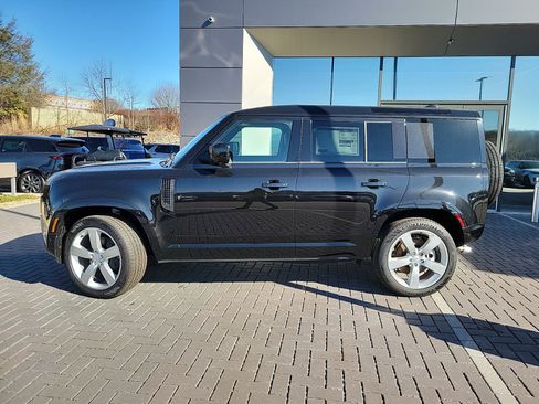 Used 2025 Land Rover Defender 110 X-Dynamic SE AWD/4WD image 9