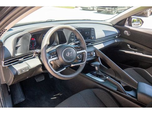 Used 2023 Hyundai Elantra SEL FWD image 12