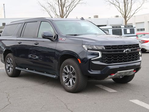 Used 2021 Chevrolet Suburban Z71 w/ Z71 Signature Package image 14