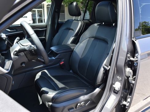 New 2025 Jeep Grand Cherokee Limited w/ Luxury Tech Group II RWD image 24