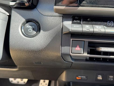 Used 2025 Toyota Camry Hybrid image 20