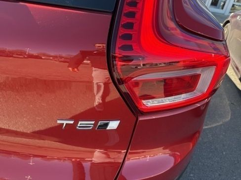 Used 2022 Volvo XC40 T5 R-Design w/ Advanced Package image 10