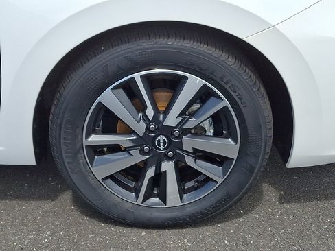Used 2025 Nissan Versa SV FWD image 8