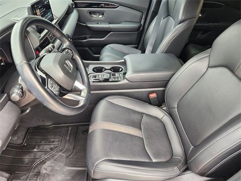 Used 2023 Honda Pilot Touring image 4
