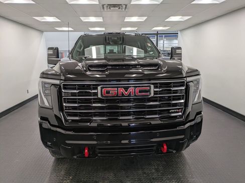 Used 2025 GMC Sierra 2500 AT4 w/ Technology Package image 2