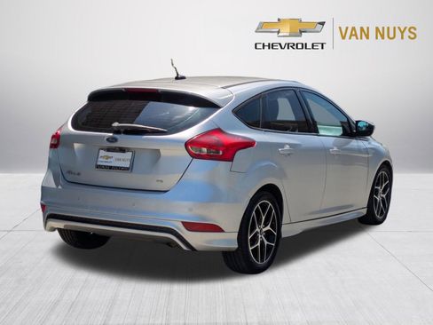 Used 2016 Ford Focus SE w/ SE Sport Package FWD image 5
