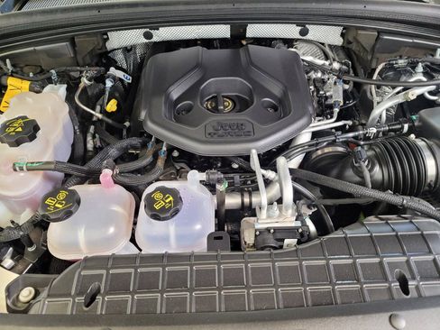 Used 2023 Jeep Grand Cherokee 4WD 4xe w/ MOPAR Finishing Package image 30