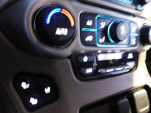 Used 2017 GMC Yukon XL SLT image 28