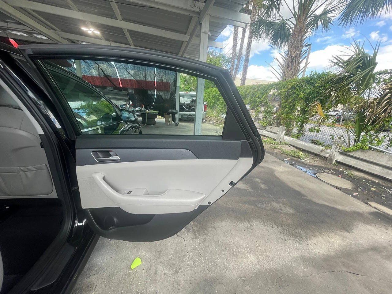 Used 2018 Hyundai Sonata SE w/ Cargo Package FWD image 8