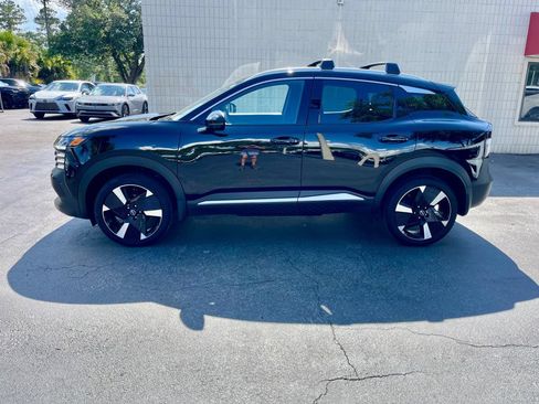 Used 2026 Nissan Kicks SR FWD image 2