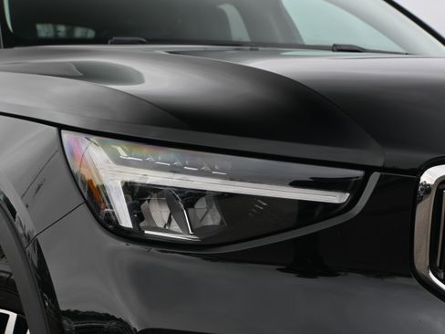 Used 2025 Volvo XC40 B5 Core image 21
