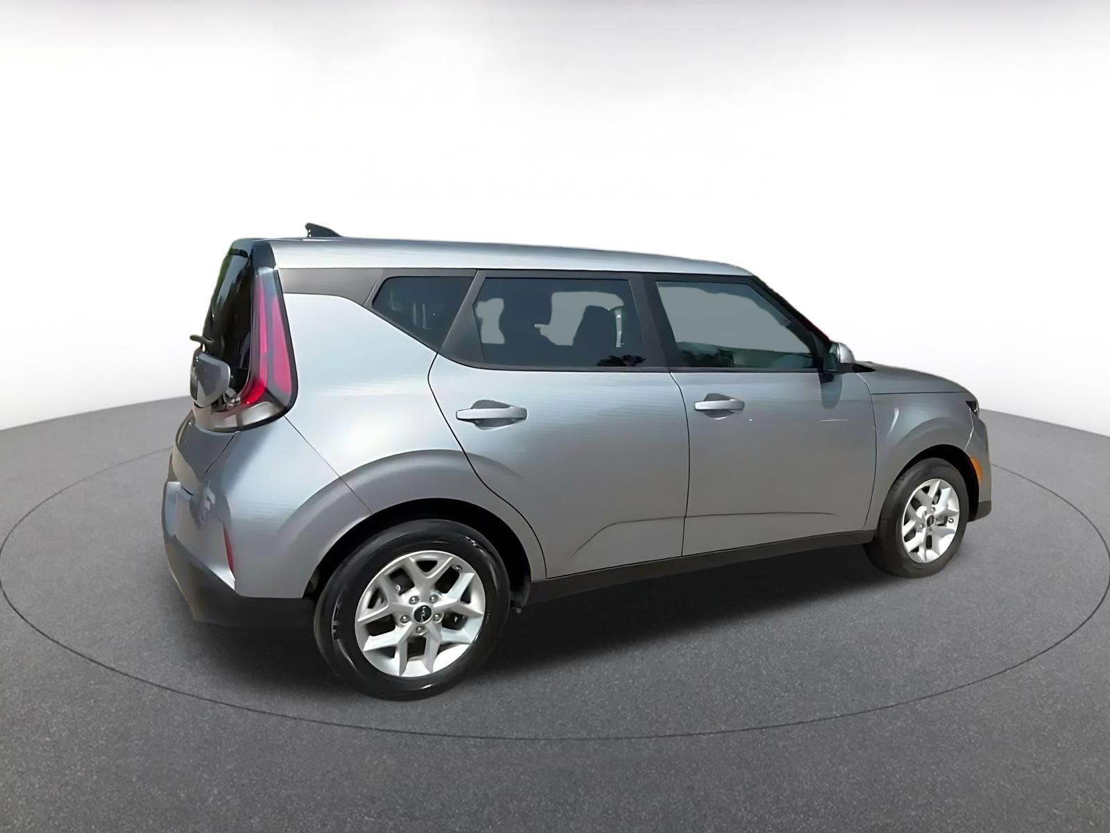 Used 2025 Kia Soul LX w/ LX Technology Package FWD image 13