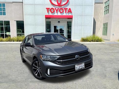 Used 2023 Volkswagen Jetta Sport FWD image 2