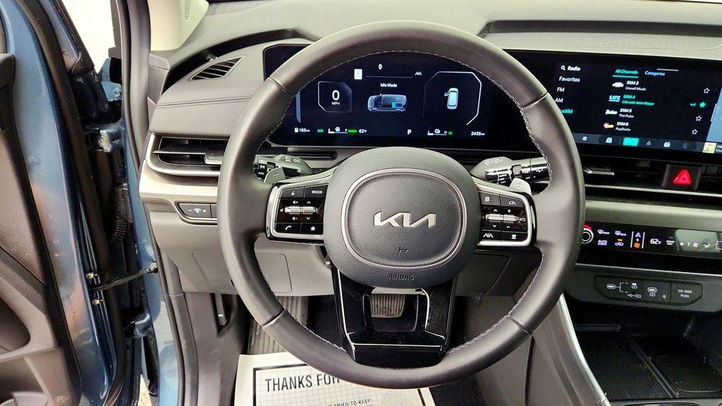 Used 2026 Kia Carnival SX w/ SX Dark Edition Package FWD image 13