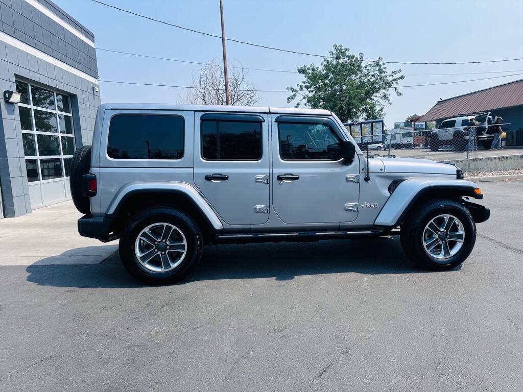 Used 2018 Jeep Wrangler Unlimited Sahara AWD/4WD image 8