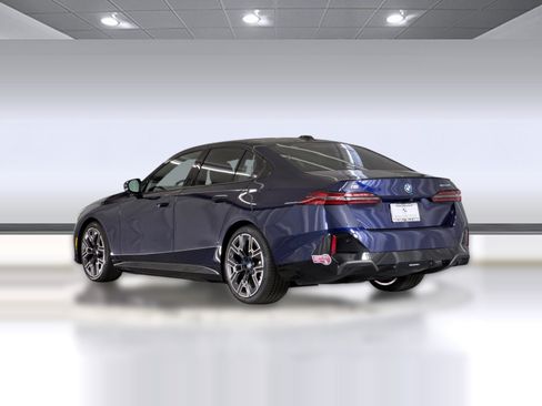 Used 2024 BMW i5 eDrive40i w/ M Sport Package RWD image 3