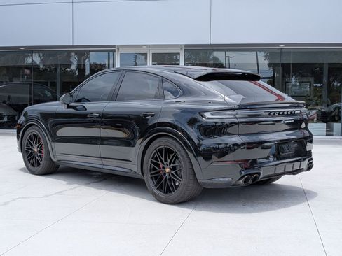 Certified 2024 Porsche Cayenne S AWD/4WD image 3